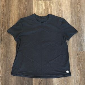 Vuori Feather Tee in Washed Black